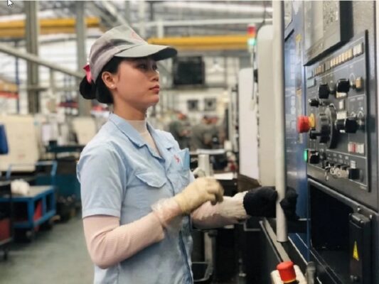 Lao động Việt Nam làm việc tại Công ty vốn đầu tư Đài Loan tại Đồng Nai. Ảnh: P.ĐIỀN