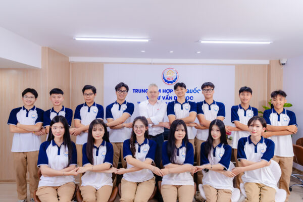 Học sinh tìm hiểu về Du học Hàn Quốc tại HCIT